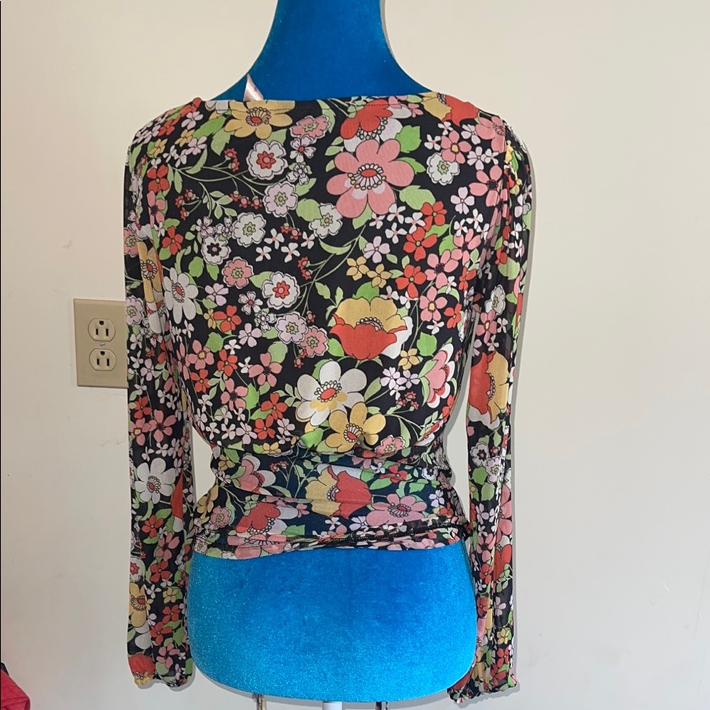 Floral V-Neck Blouse with Lace Detail - Picture 3 of 6